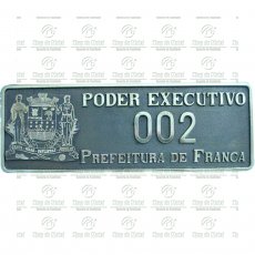 02 PLACAS ( 01 PAR ) P/ CARRO OFICIAL COM BRASÃO EM ALUMÍNIO 13X40CM