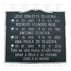 PLACA PARA TÚMULO EM ALUMÍNIO COM 4 NOMES E TEXTO ATÉ 65 LETRAS TAM. 25X29CM