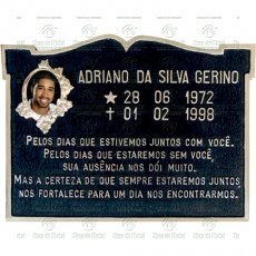 Placa para Túmulo em Alumínio com 1 foto 8x10 Colorida e texto Tam.30x40 cm