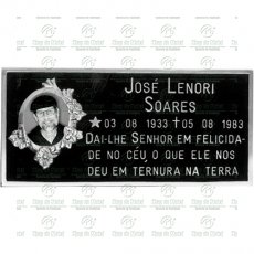 PLACA PARA TÚMULO EM ALUMÍNIO COM 1 FOTO 6X8 PRETO E BRANCO E TEXTO ATÉ 58 LETRAS TAM.15X30 CM