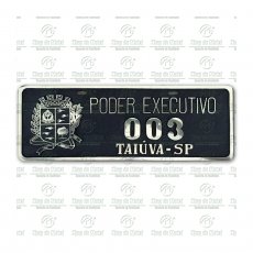 Placa para carro oficial com Brasão da cidade em alto relevo, tamanho 13x40 cm.