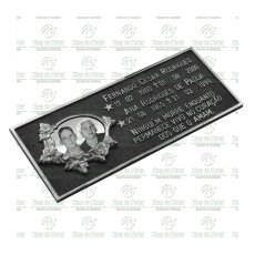 PLACA PARA JAZIGO EM ALUMÍNIO SHOP DO METAL COM 1 FOTO EM PORCELANA 8X10 DUPLA, PRETO E BRANCO E TEXTO ATÉ 52 LETRAS TAM.16X40 CM